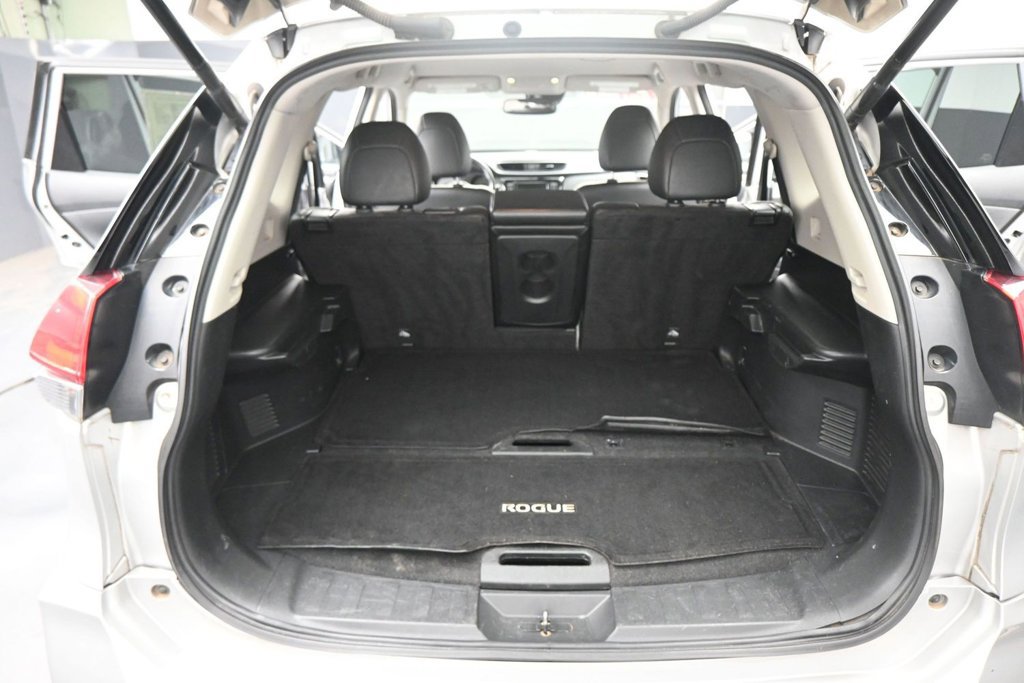 Used 2018 Nissan Rogue SL FWD image 17