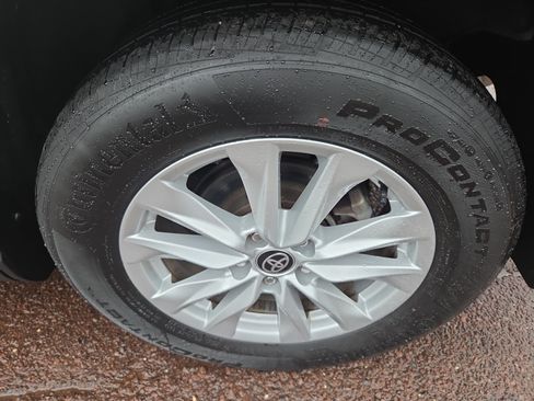 Certified 2023 Toyota Corolla Cross LE AWD/4WD image 11