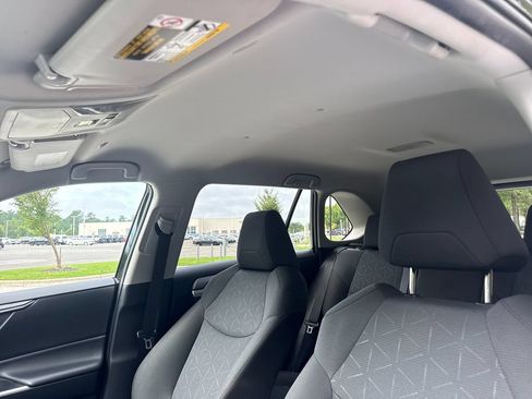 Used 2025 Toyota RAV4 XLE AWD/4WD image 31
