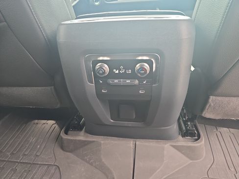 Used 2023 GMC Yukon Denali AWD/4WD image 12