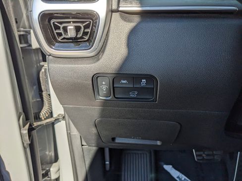 Used 2023 Kia Sorento SX image 28