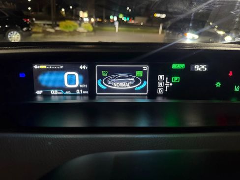 Used 2017 Toyota Prius Prime Premium image 48