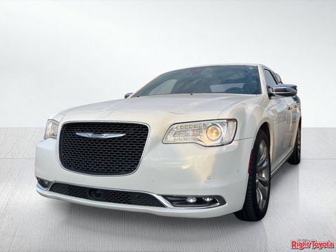 Used 2018 Chrysler 300 Limited w/ Safetytec Plus Group RWD image 2