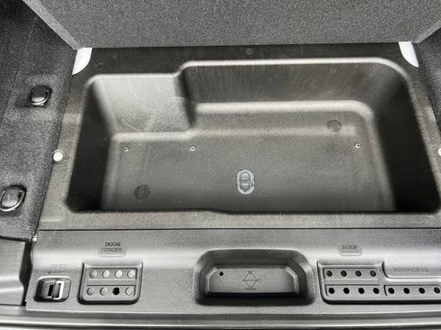 Used 2020 Jeep Wrangler Unlimited Sahara w/ LED Lighting Group AWD/4WD image 14