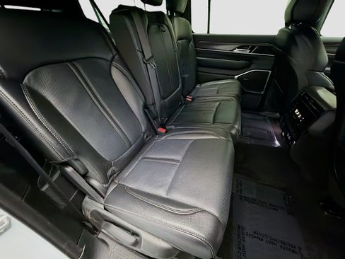 Used 2024 Jeep Wagoneer L Series III w/ Flexible Seating Group AWD/4WD image 14