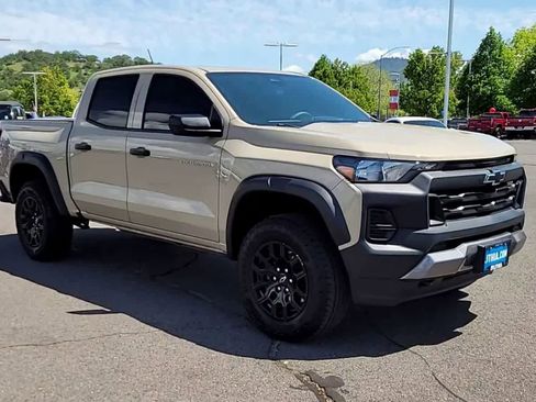 Used 2024 Chevrolet Colorado Trail Boss w/ Advanced Trailering Package AWD/4WD image 2