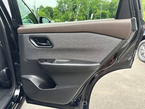 Used 2023 Nissan Rogue S AWD/4WD image 25