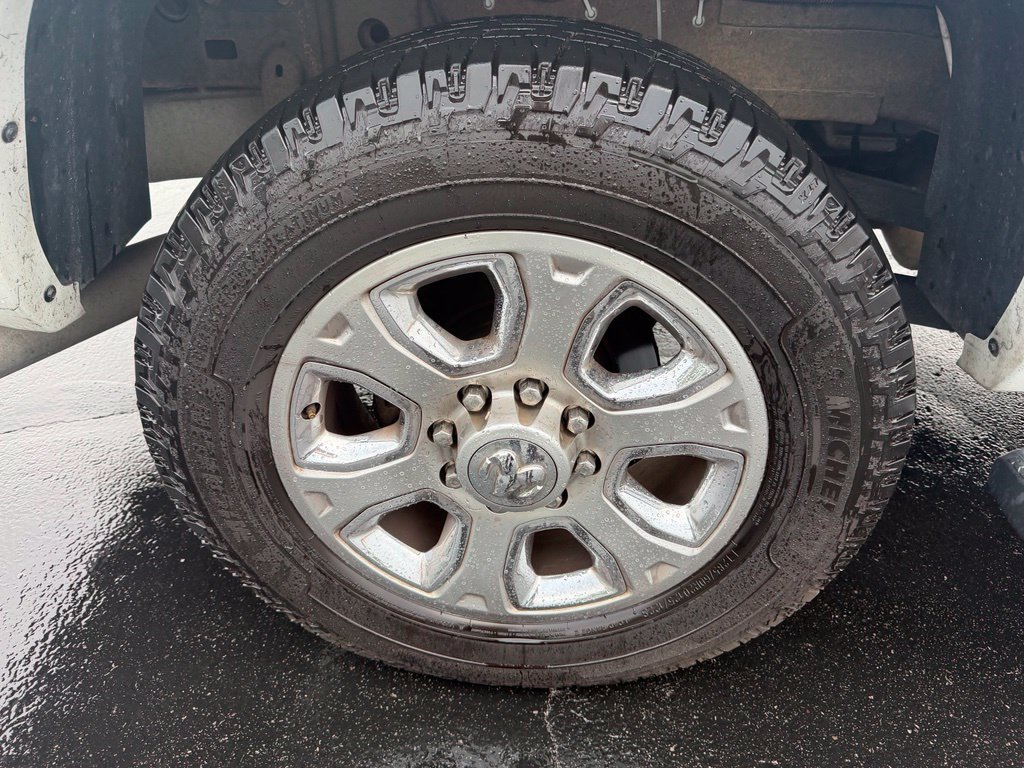 Used 2015 RAM 2500 Laramie AWD/4WD image 9