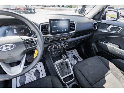 Used 2024 Hyundai Venue SE image 15