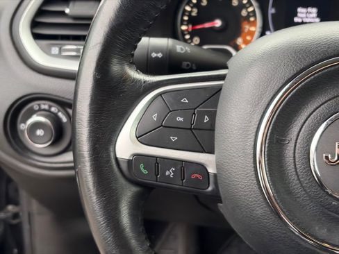 Used 2018 Jeep Renegade Latitude w/ Safety & Security Group image 16