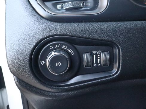 Used 2023 Jeep Renegade Latitude image 17