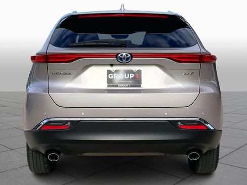 Used 2023 Toyota Venza XLE image 4