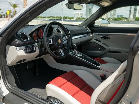 Used 2025 Porsche 718 Cayman GTS RWD image 22