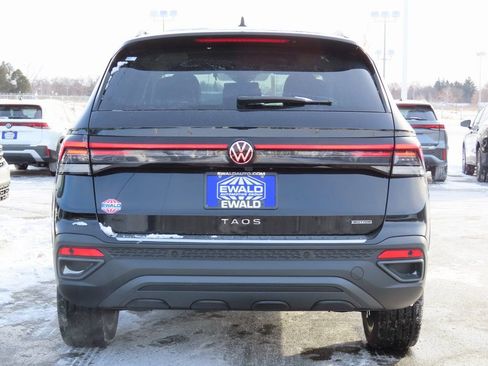 New 2026 Volkswagen Taos SE AWD/4WD image 18