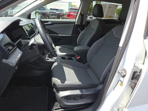 Certified 2024 Volkswagen Taos SE FWD image 10