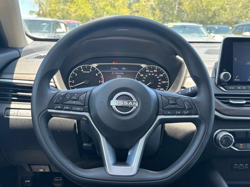 Used 2025 Nissan Altima 2.5 SV FWD image 28