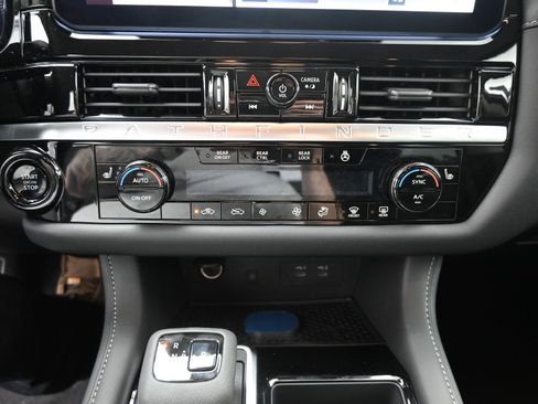 New 2026 Nissan Pathfinder SL FWD image 17