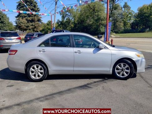 Used 2010 Toyota Camry LE image 6