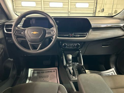Used 2025 Chevrolet TrailBlazer LT image 4