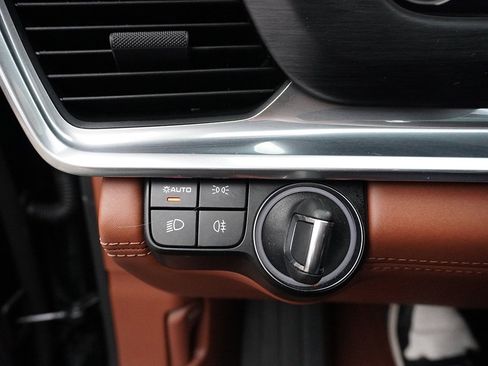 Used 2023 Porsche Panamera 4 Platinum Edition image 41