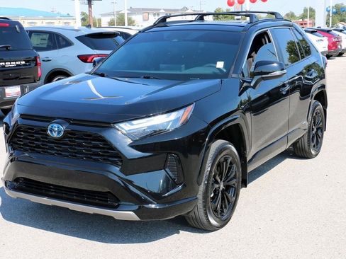 Used 2024 Toyota RAV4 SE image 2