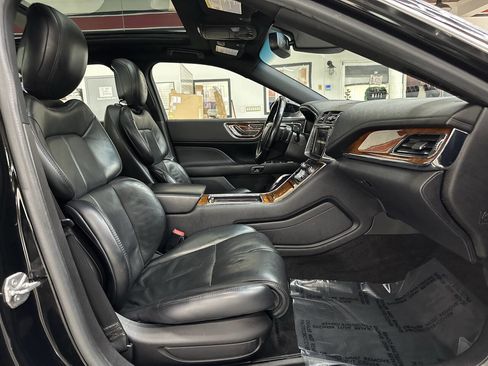 Used 2017 Lincoln Continental Select w/ Climate Package image 17