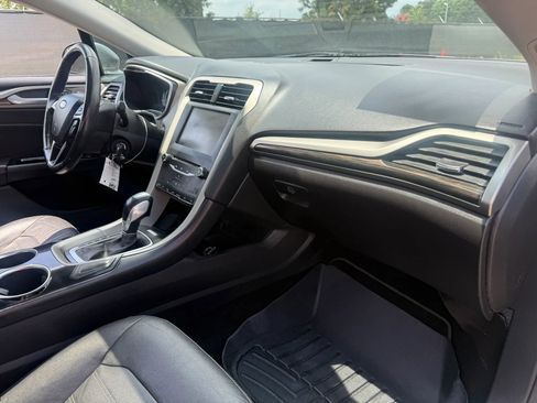 Used 2013 Ford Fusion SE FWD image 19
