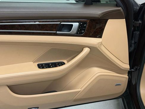Used 2020 Porsche Panamera image 23