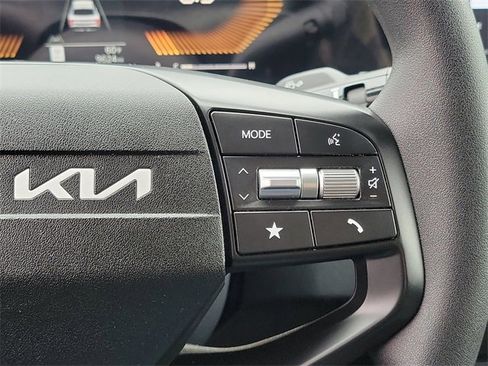 Used 2025 Kia K4 LXS image 6
