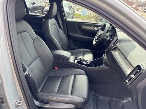 Used 2025 Volvo XC40 B5 Plus AWD/4WD image 16