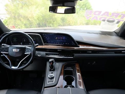 Used 2022 Cadillac Escalade Luxury RWD image 11