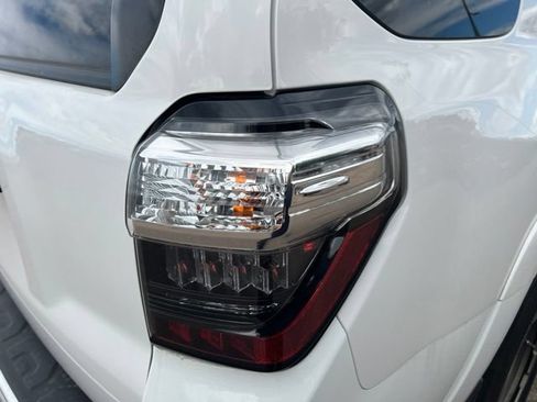 Used 2019 Toyota 4Runner TRD Off-Road AWD/4WD image 11