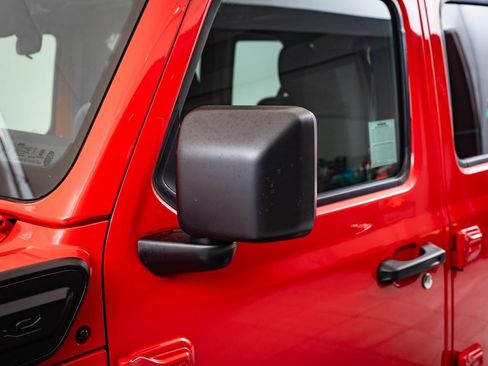 Used 2024 Jeep Wrangler Unlimited image 16