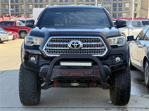Used 2016 Toyota Tacoma TRD Off-Road image 6