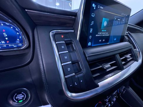 Used 2022 Chevrolet Tahoe Z71 w/ Luxury Package AWD/4WD image 23