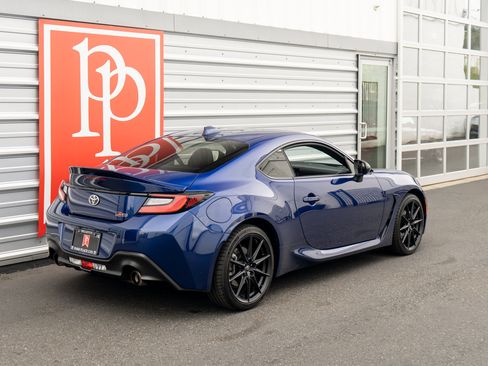 Used 2023 Toyota GR86 Premium w/ ALL Weather Mat Package (TMS) RWD image 32