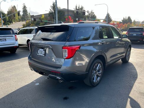 Used 2022 Ford Explorer XLT w/ Equipment Group 202A image 5