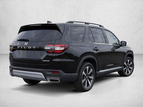 Used 2024 Honda Pilot Touring image 7