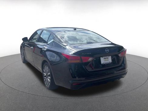 Used 2025 Nissan Altima 2.5 SV image 10