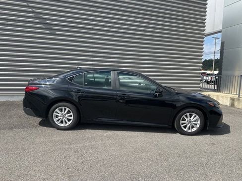 Used 2025 Toyota Camry LE image 2