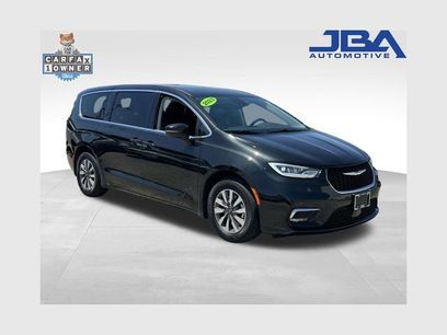 Used 2023 Chrysler Pacifica Touring-L