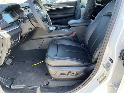 New 2025 Jeep Grand Cherokee Limited image 12