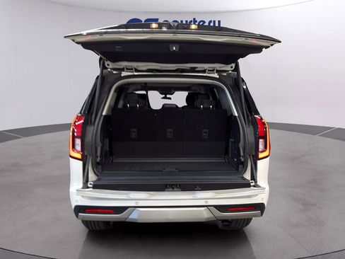 Certified 2025 Ford Expedition Platinum w/ Driver's Package AWD/4WD image 9