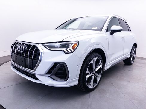Used 2019 Audi Q3 2.0T Prestige w/ Prestige Package AWD/4WD image 16