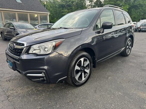Used 2017 Subaru Forester 2.5i Premium AWD/4WD image 3