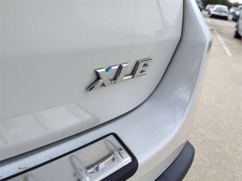 Used 2019 Toyota Highlander SE image 8