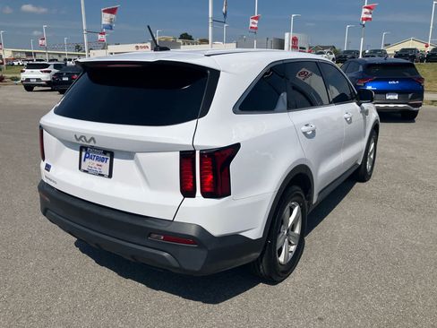 Used 2023 Kia Sorento LX FWD image 6