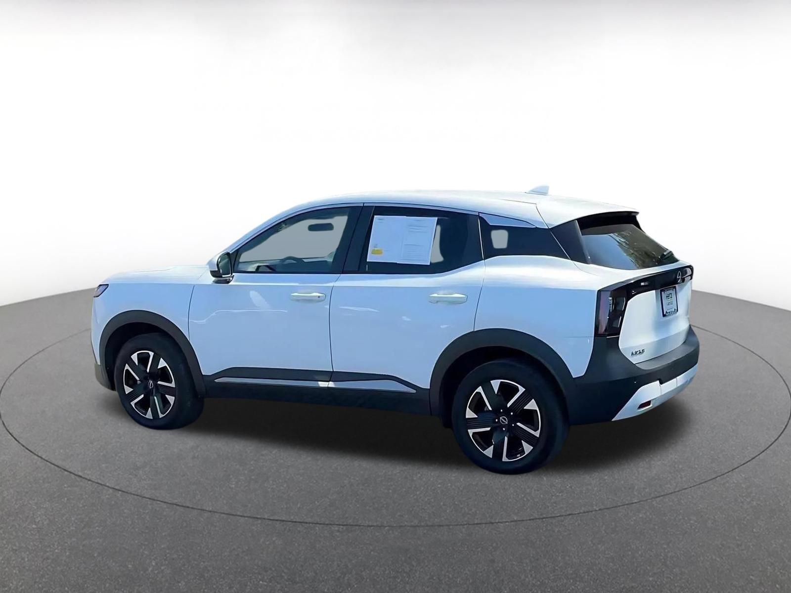 Used 2025 Nissan Kicks SV AWD/4WD image 9