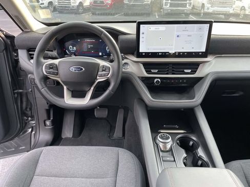 Used 2025 Ford Explorer Active AWD/4WD image 13