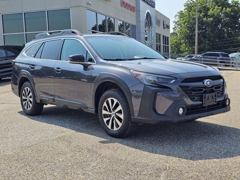 Used 2024 Subaru Outback Premium AWD/4WD image 6
